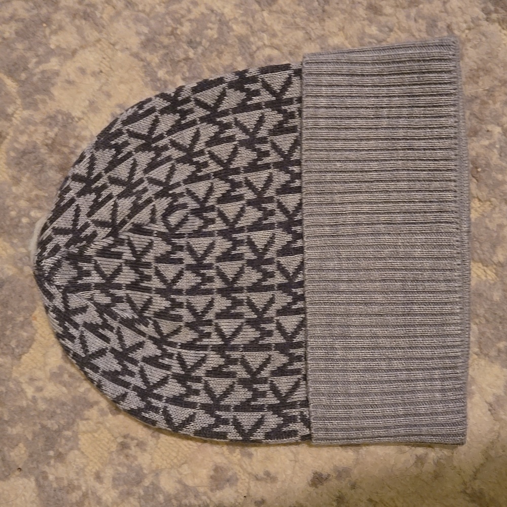 Michael Kors Women`s Bordered MK Logo Cuff Beanie HAT Grey and dark grey